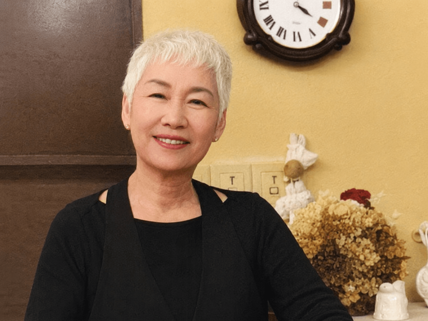 店内でくつろぐ様子